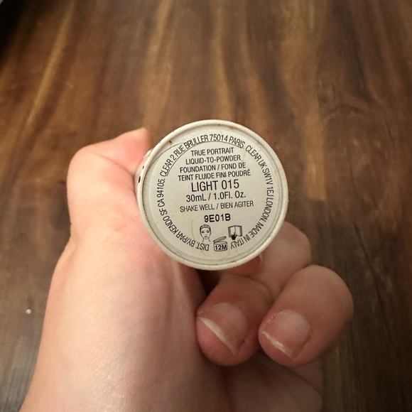 KVD cosmecLiquid to Powder Foundation - Picture 2 of 2